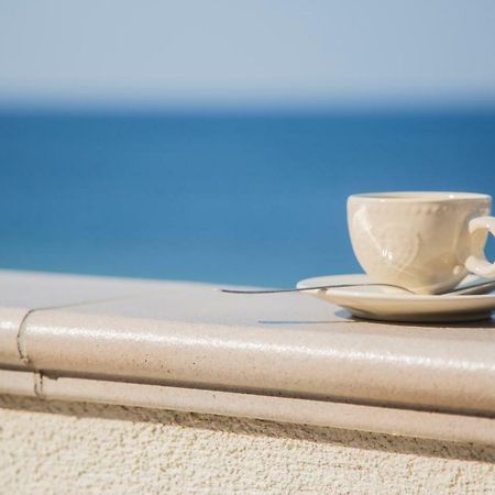 B&B A Due Passi Dal Mare Catona Di Reggio Calabria Exterior foto