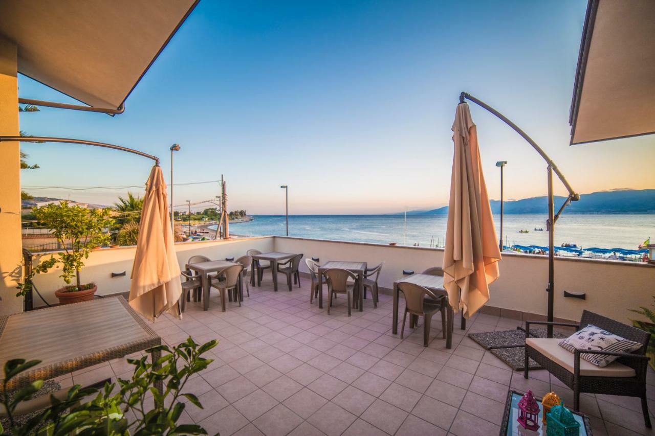 B&B A Due Passi Dal Mare Catona Di Reggio Calabria Exterior foto