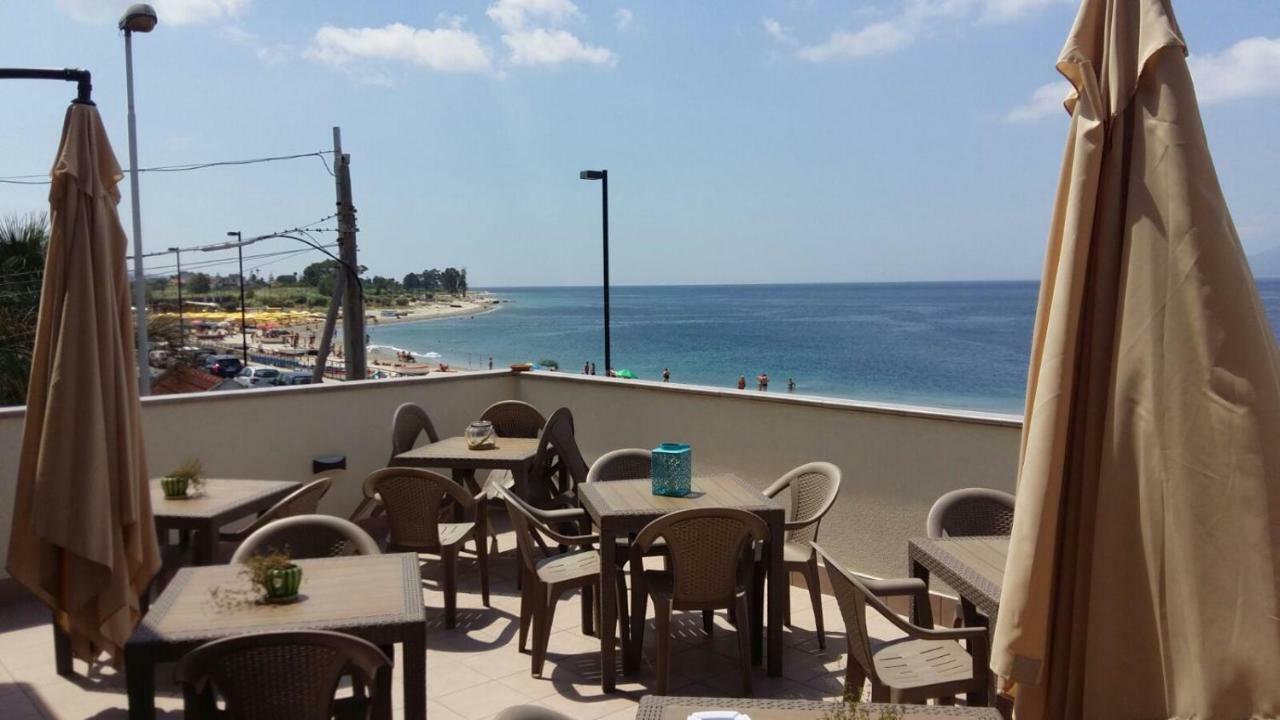 B&B A Due Passi Dal Mare Catona Di Reggio Calabria Exterior foto