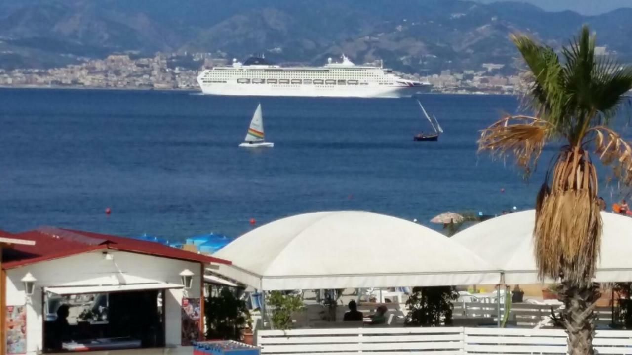 B&B A Due Passi Dal Mare Catona Di Reggio Calabria Exterior foto