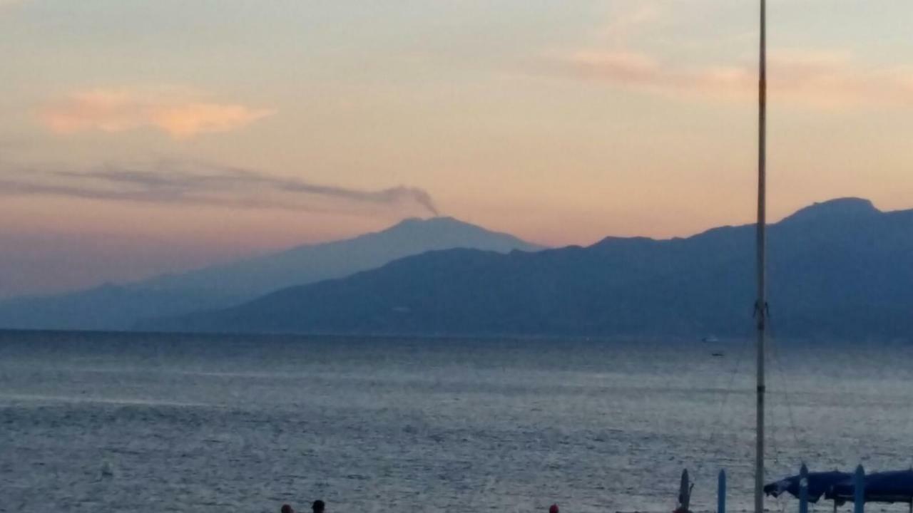 B&B A Due Passi Dal Mare Catona Di Reggio Calabria Exterior foto