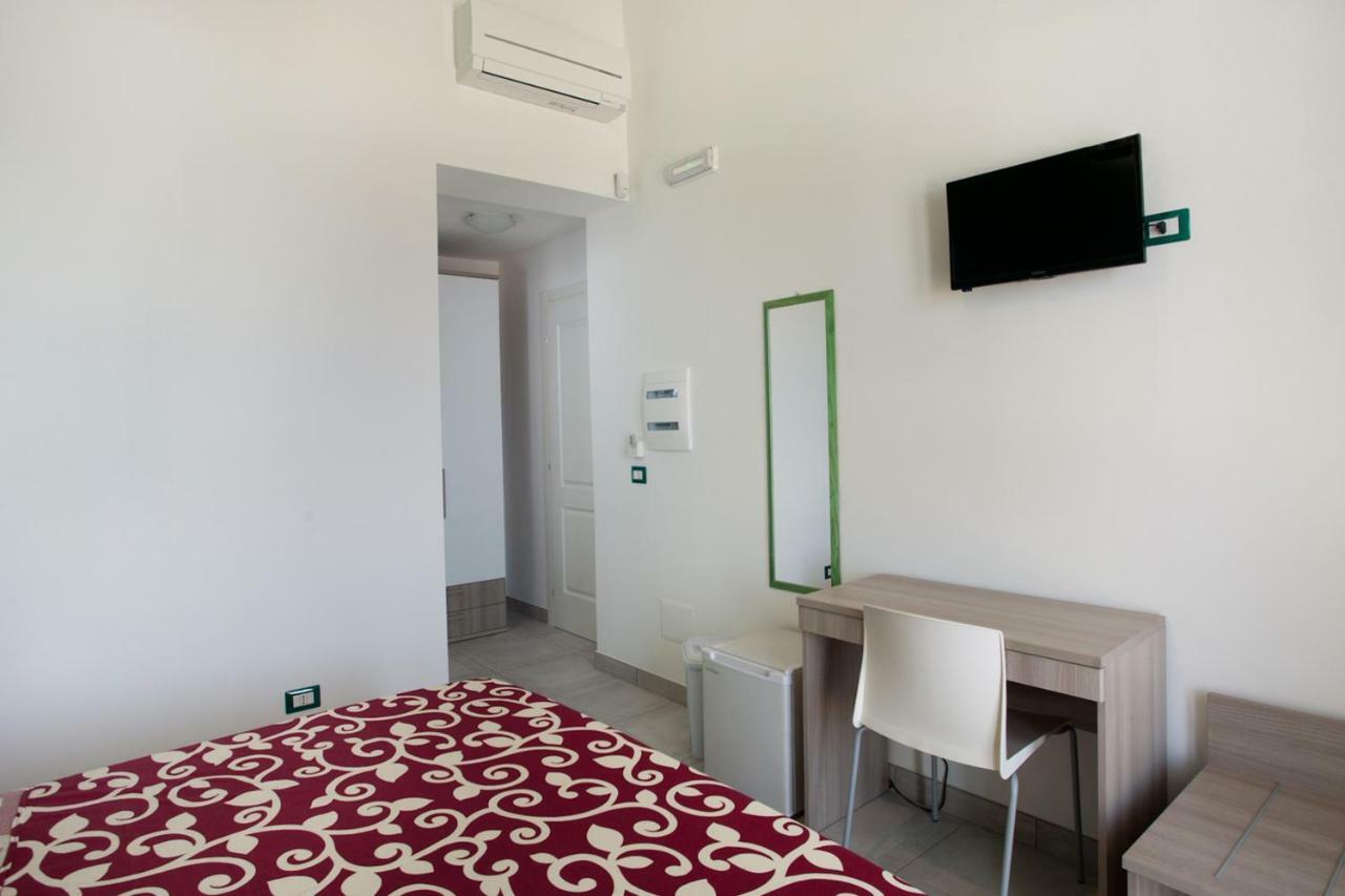 B&B A Due Passi Dal Mare Catona Di Reggio Calabria Exterior foto