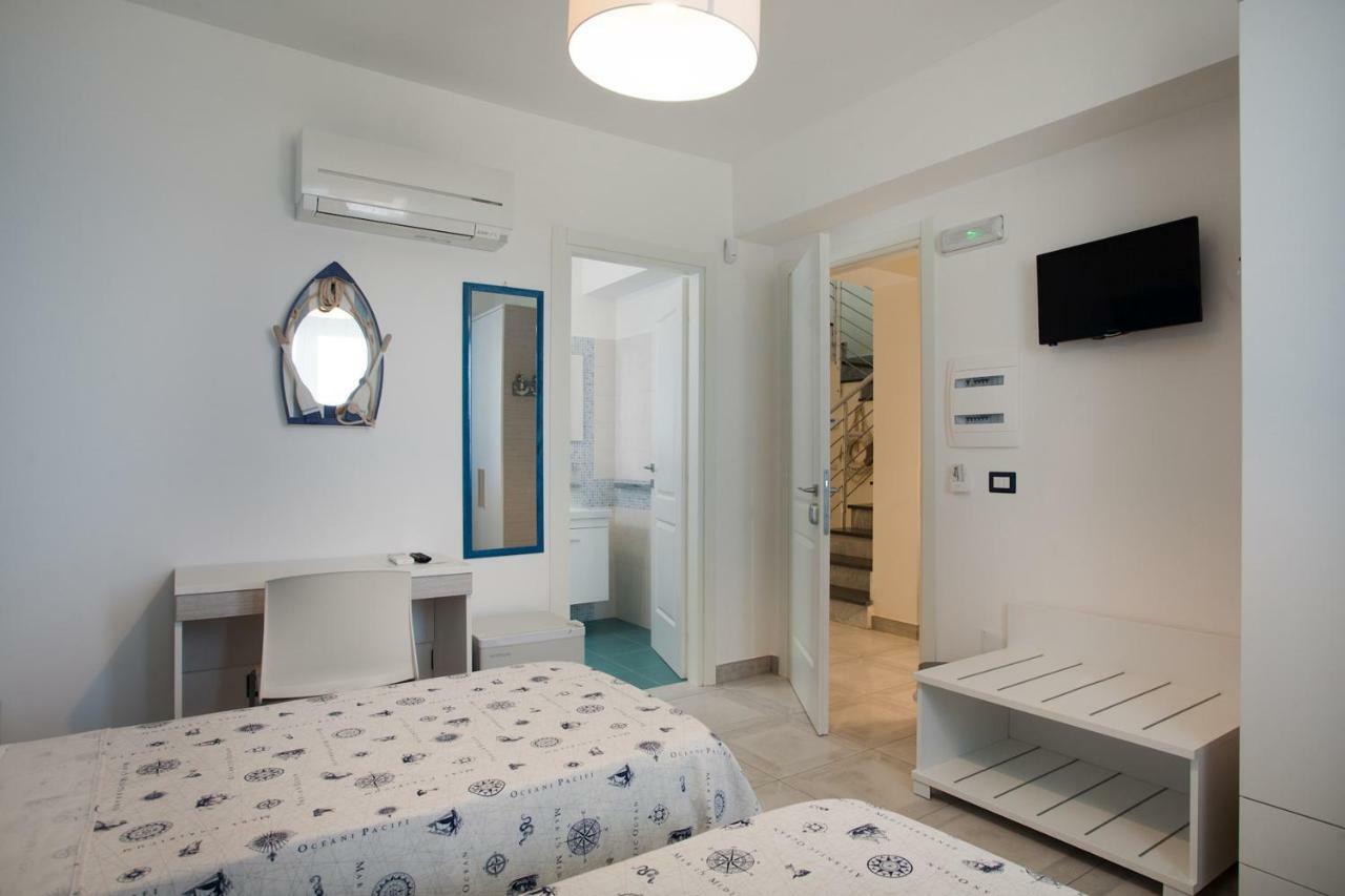 B&B A Due Passi Dal Mare Catona Di Reggio Calabria Exterior foto
