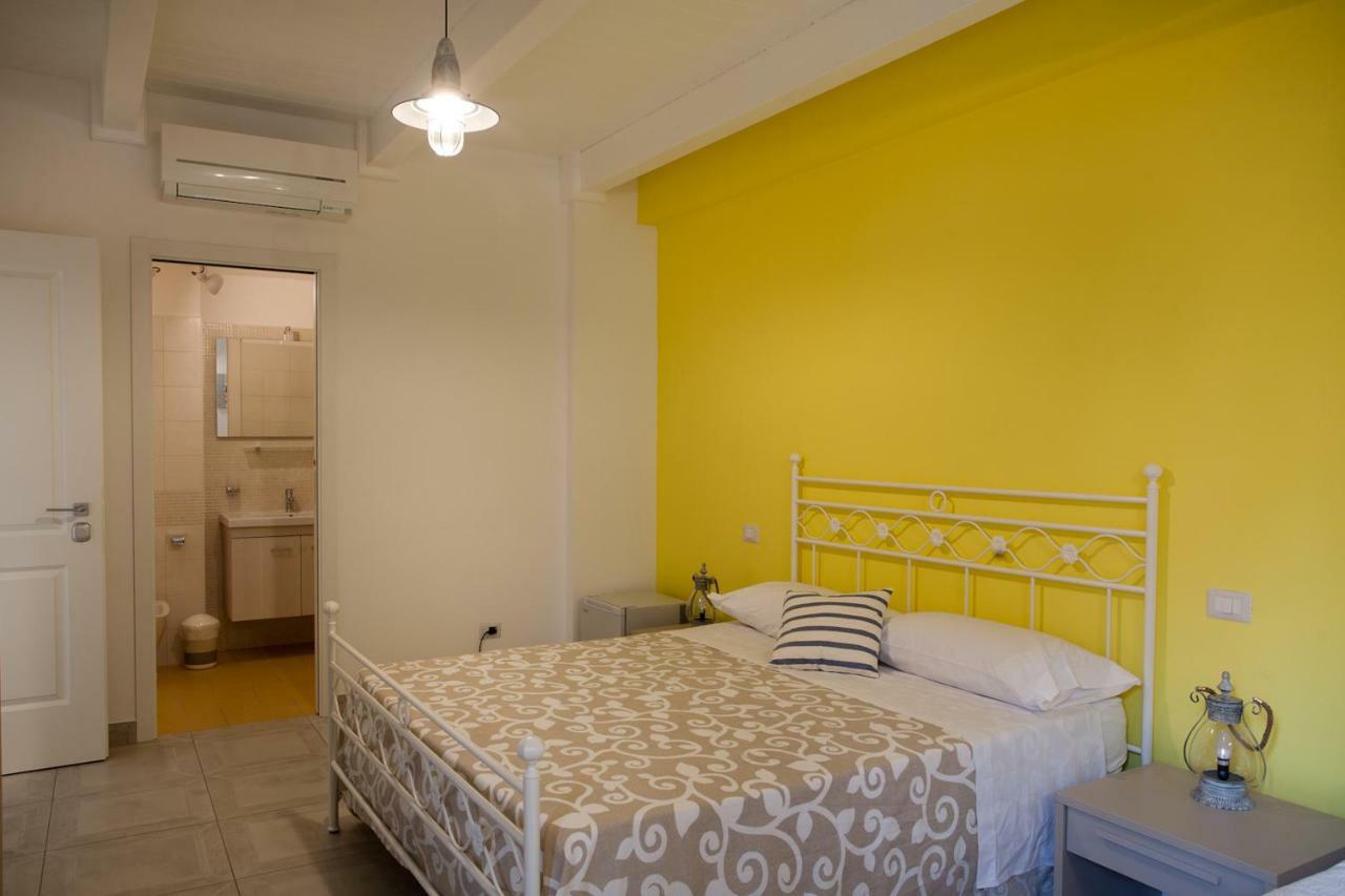 B&B A Due Passi Dal Mare Catona Di Reggio Calabria Exterior foto