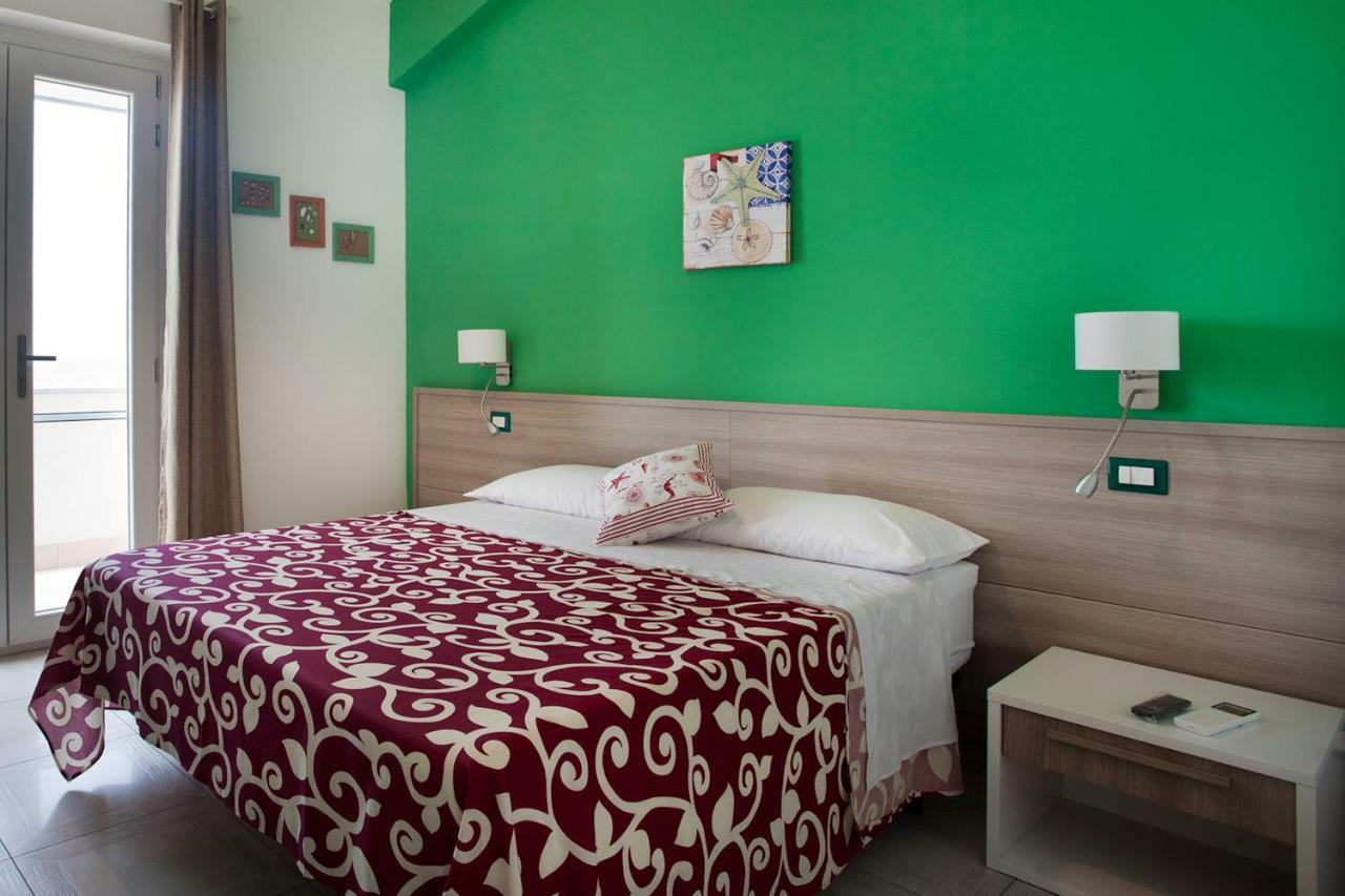 B&B A Due Passi Dal Mare Catona Di Reggio Calabria Exterior foto