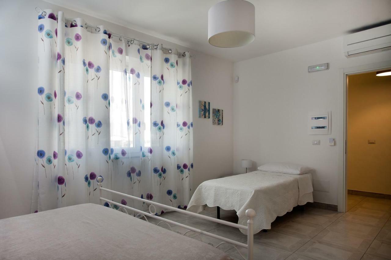 B&B A Due Passi Dal Mare Catona Di Reggio Calabria Exterior foto