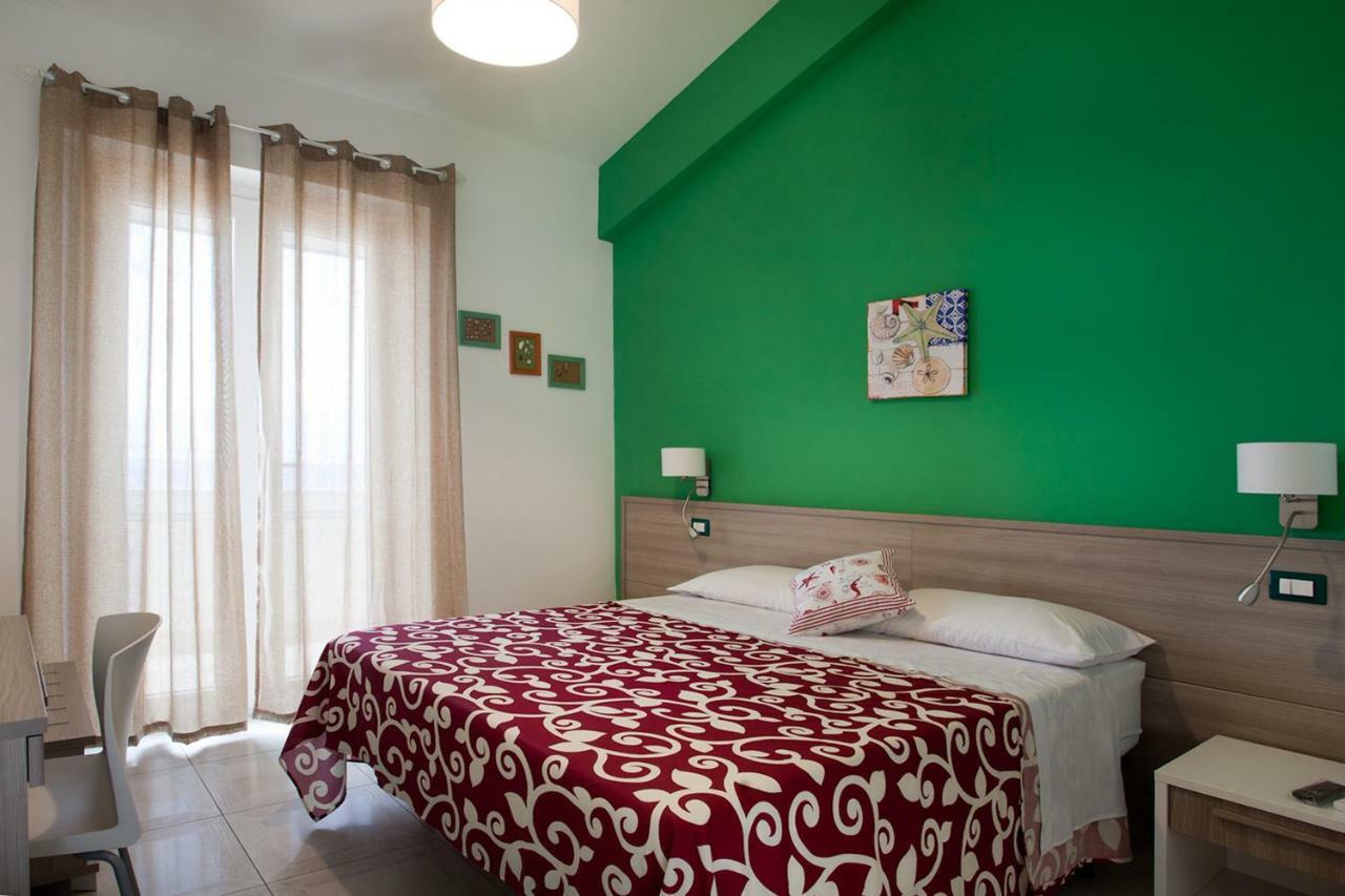 B&B A Due Passi Dal Mare Catona Di Reggio Calabria Exterior foto