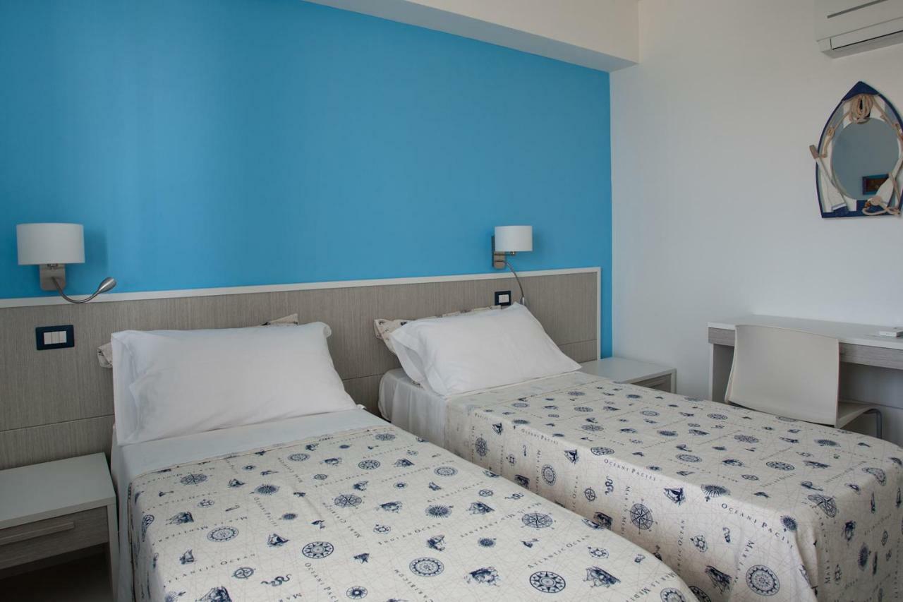 B&B A Due Passi Dal Mare Catona Di Reggio Calabria Exterior foto