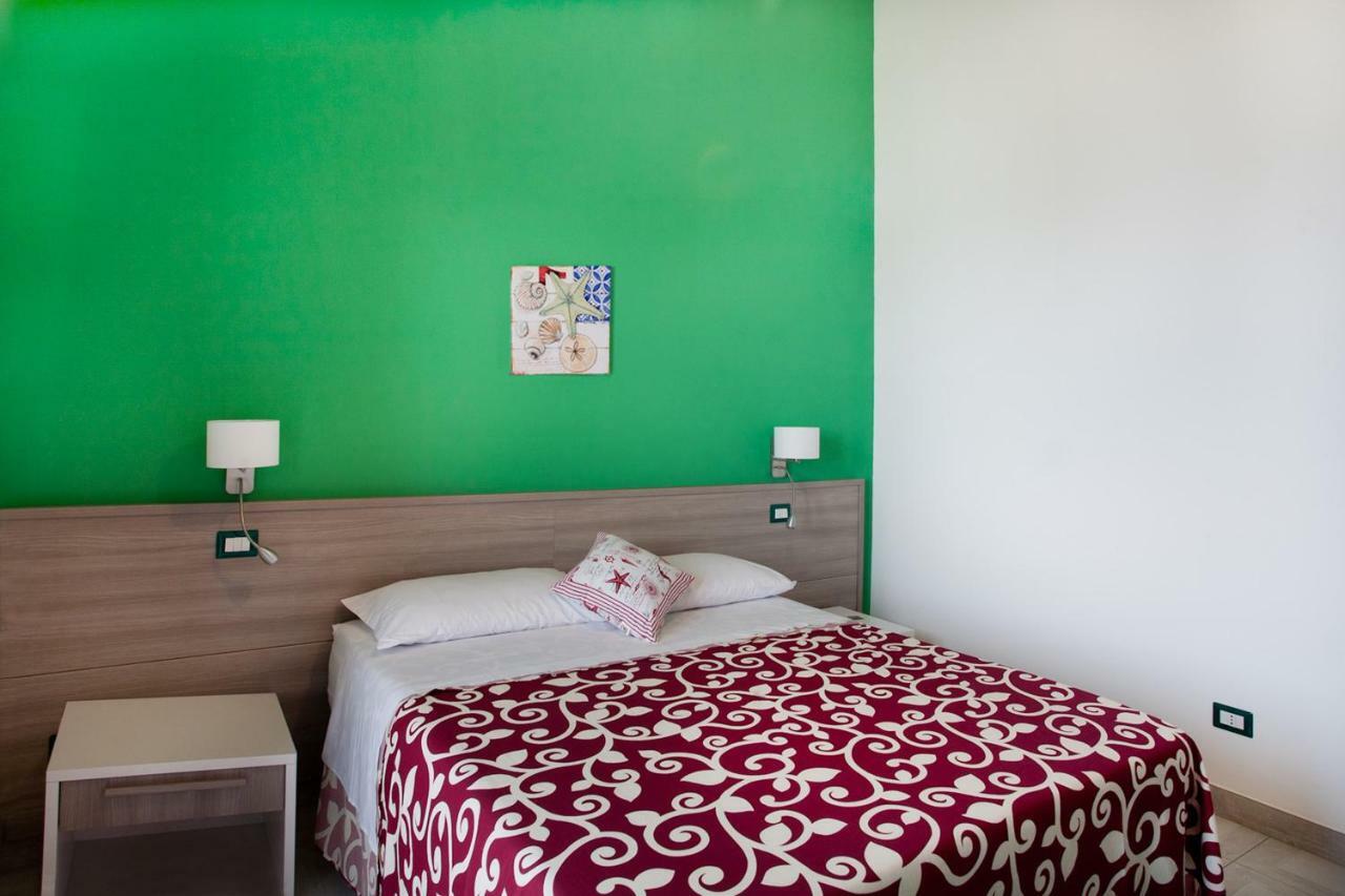 B&B A Due Passi Dal Mare Catona Di Reggio Calabria Exterior foto